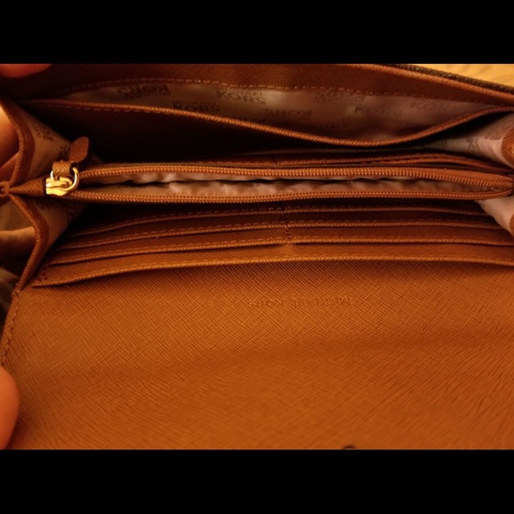 👜👛Michael Kors Purse and Wallet Set👛👜😍 - Picture 5 of 5